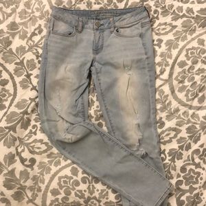 American Eagle LightWashed Ripped Jeans Size US 6